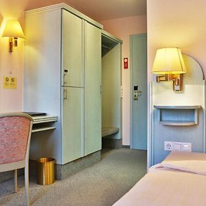 Zimmer mit Kingsize-Bett